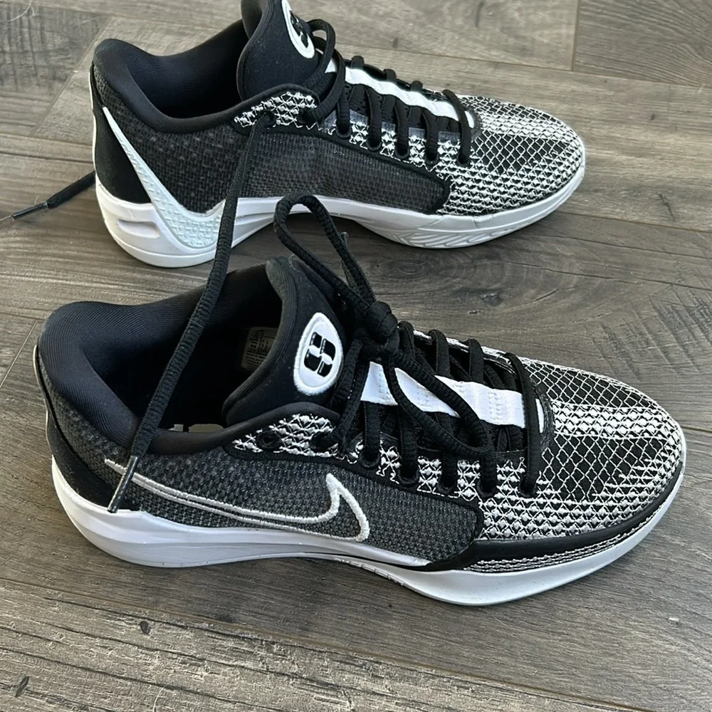Nike Sabrina Ionescu basketball shoes
